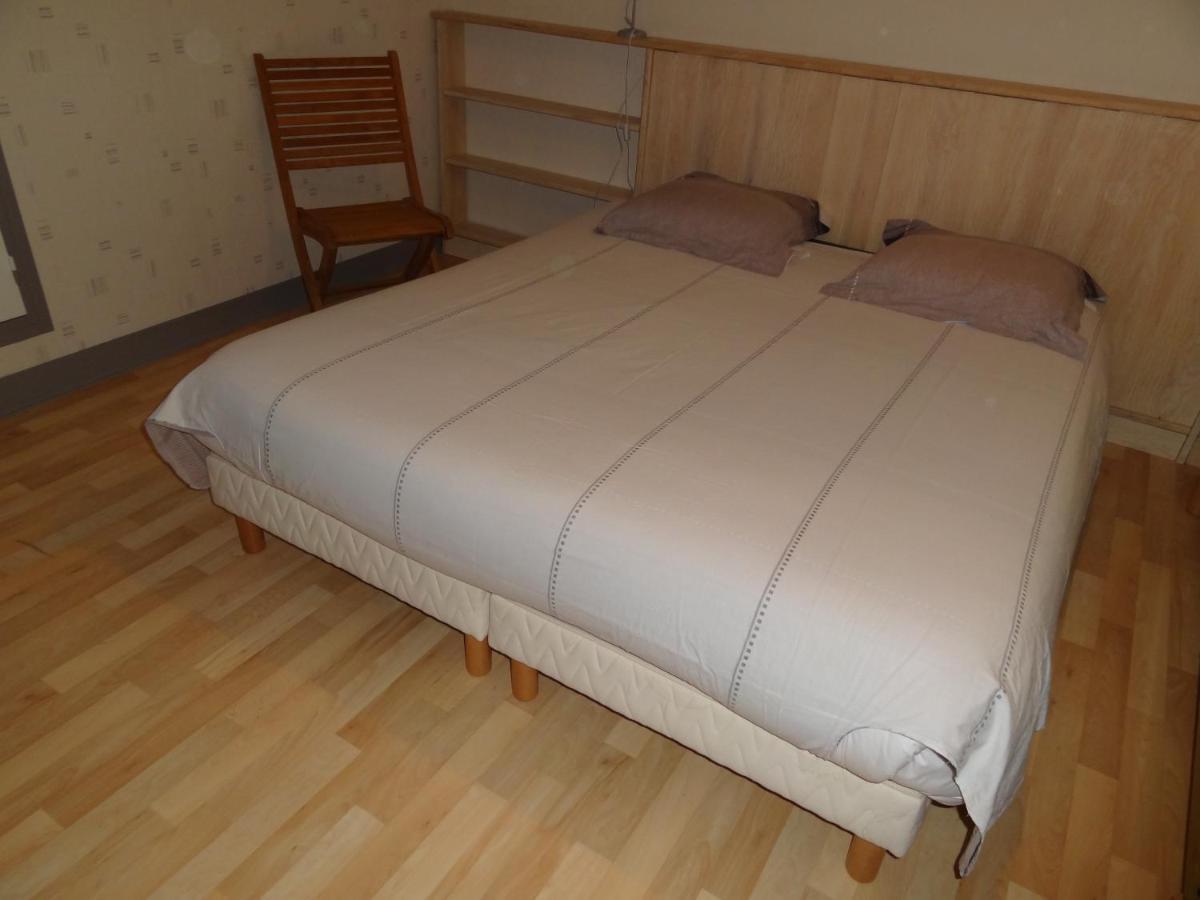 Les Voiries Chambres D'Hotes Fleury  Esterno foto